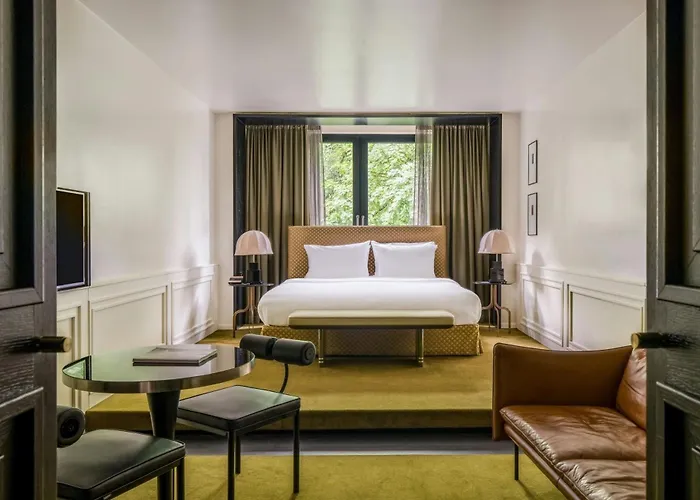 Roomers Munich, Autograph Collection