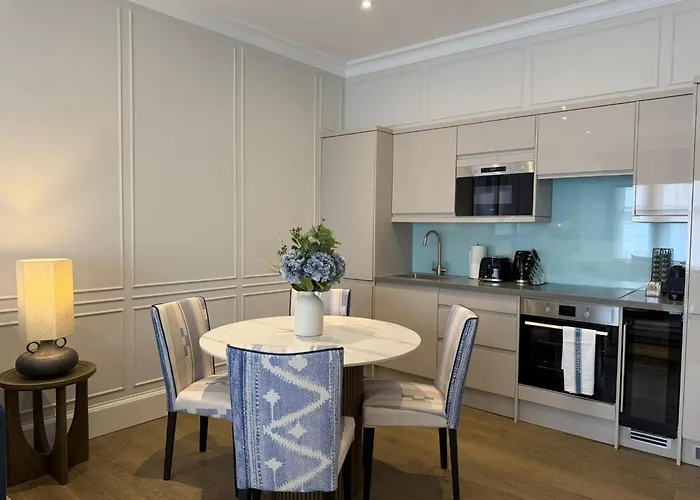 Buckingham & Lloyds Knightsbridge Aparthotel London