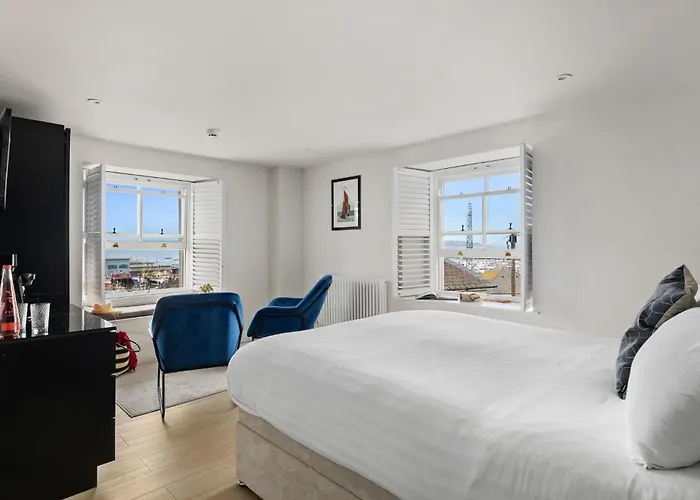 Pilgrim Suite - Sea View - Free Wi-Fi Brixham