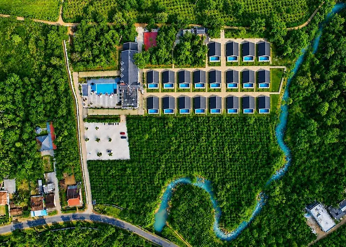 The Grand Retreat - Chikmagalur Hotel