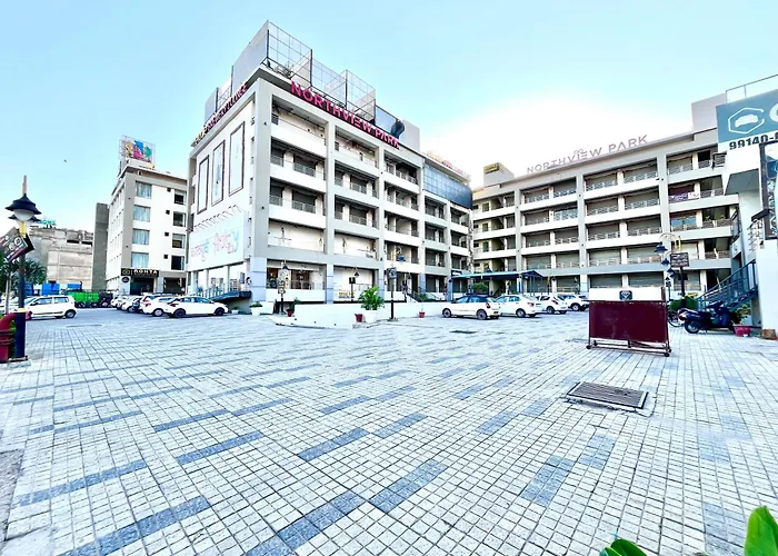 Hotel Lycoris Zirakpur Chandigarh !! Main Highway Hotel ! Lift ! Large Parking ! Premium Ac Rooms ! Traveler Choice