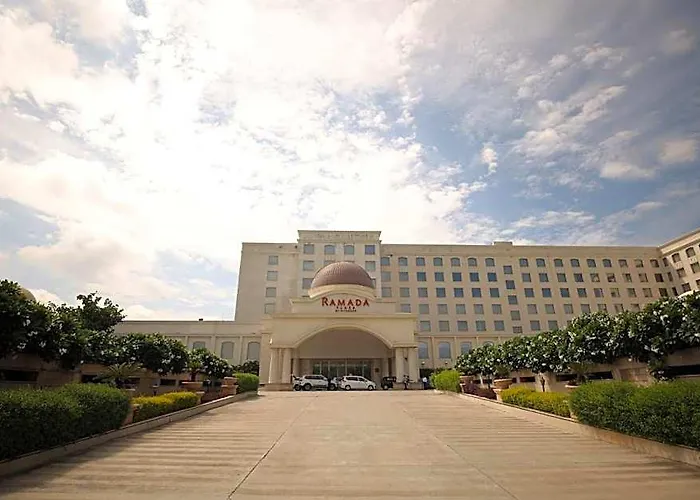 Ramada Plaza By Wyndham Lucknow Hotel Saraiyan