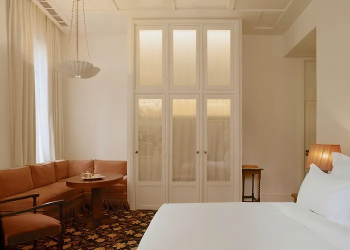 Chateau Voltaire Paris