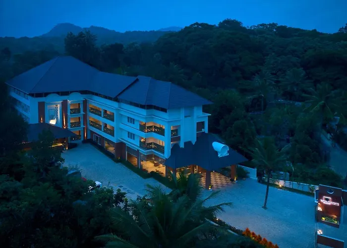 Woodnote Thekkady Hotel
